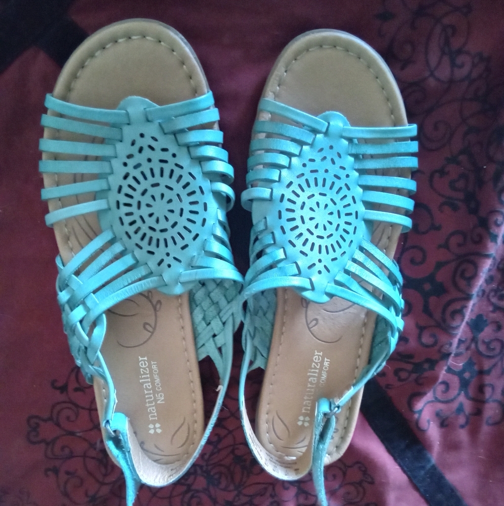 Brand new*Naturalizer leather sandles